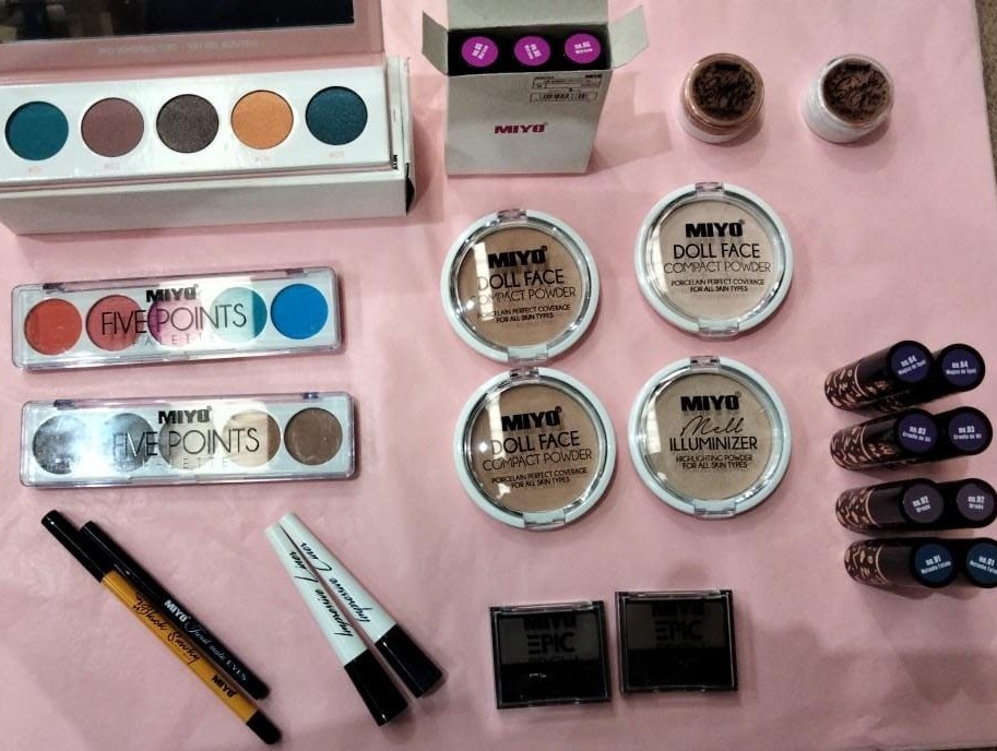 28 Maquillaje variado Miyo - Lote N159